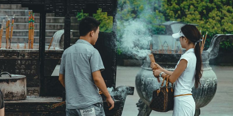 Thực hành tụng “Nguyện Hương” đúng chánh pháp